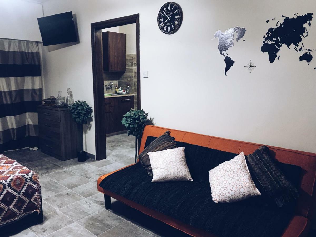 Studio In Heart Of Limassol Bagian luar foto
